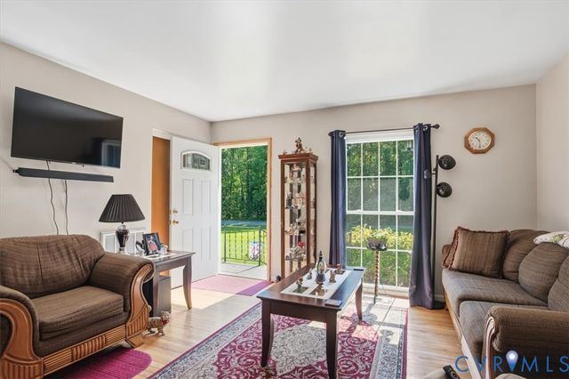27 Garland Town Rd, Mineral, VA 23117
