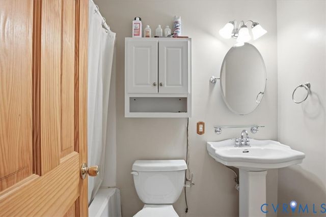 27 Garland Town Rd, Mineral, VA 23117