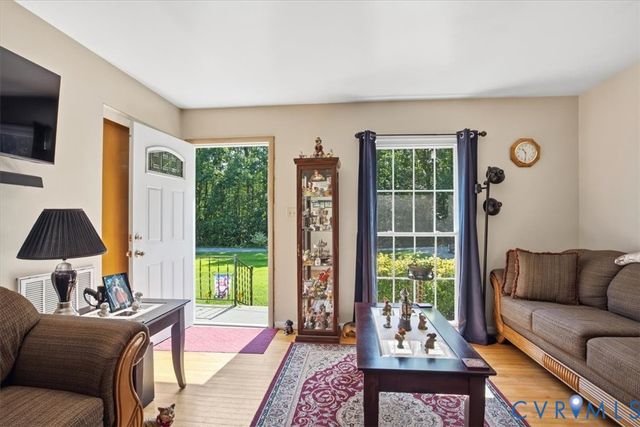 27 Garland Town Rd, Mineral, VA 23117