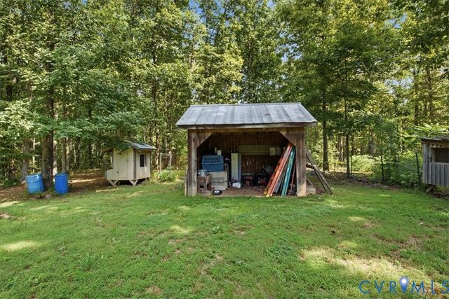 27 Garland Town Rd, Mineral, VA 23117