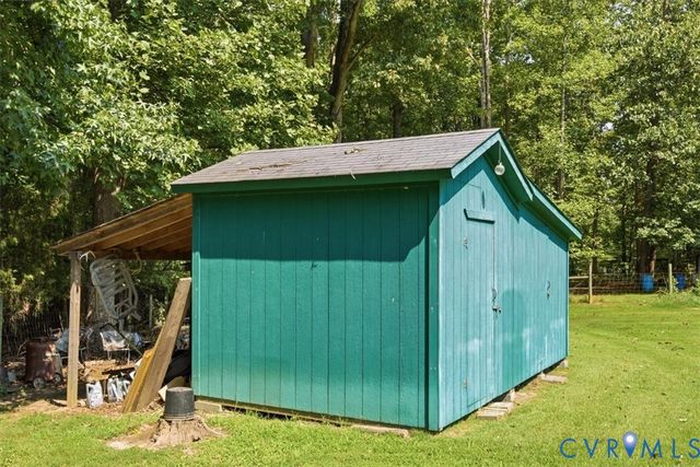 27 Garland Town Rd, Mineral, VA 23117