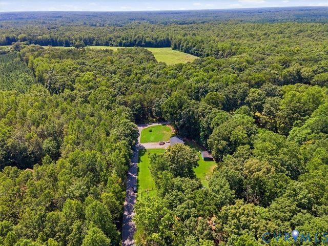 27 Garland Town Rd, Mineral, VA 23117