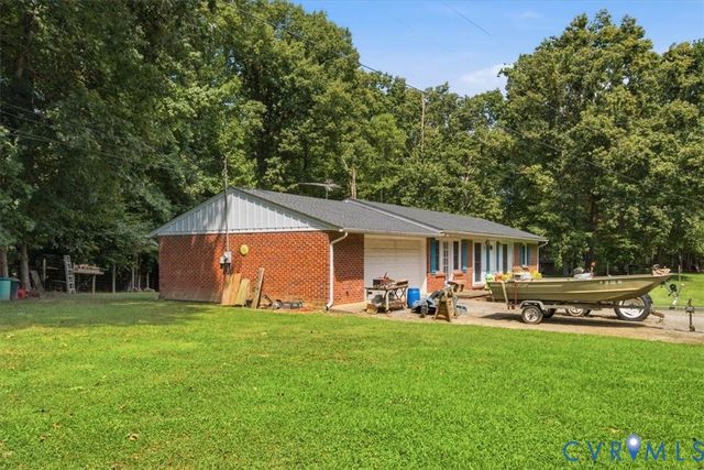 27 Garland Town Rd, Mineral, VA 23117
