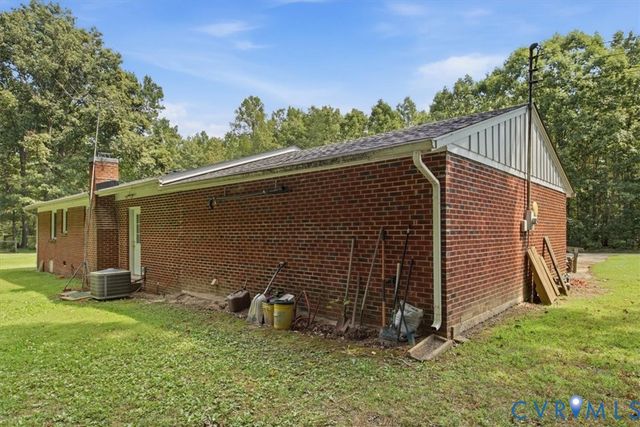 27 Garland Town Rd, Mineral, VA 23117