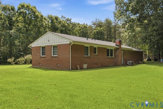 27 Garland Town Rd, Mineral, VA 23117