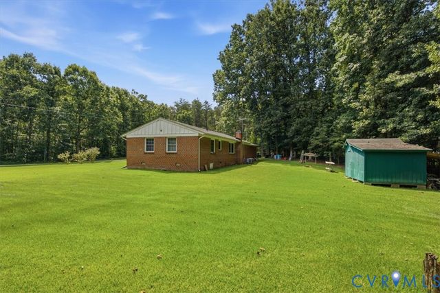 27 Garland Town Rd, Mineral, VA 23117