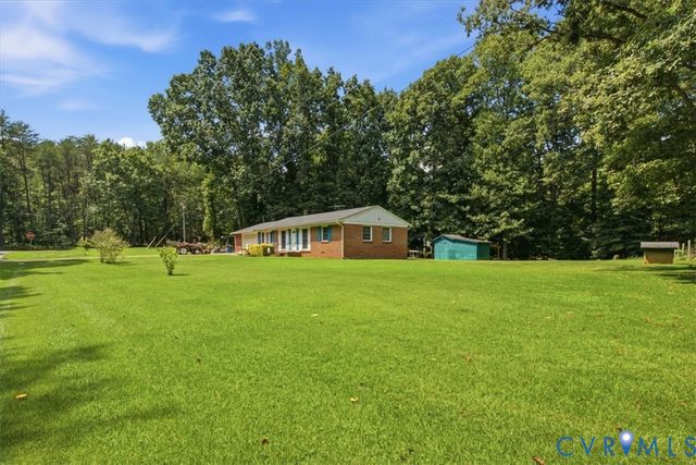 27 Garland Town Rd, Mineral, VA 23117