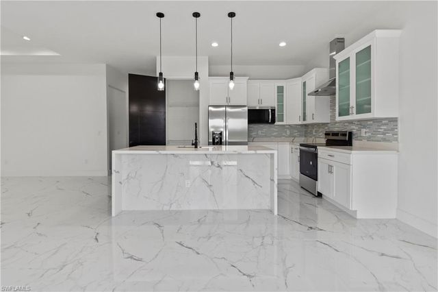 9047 Maywood CIR, Labelle, FL 33935