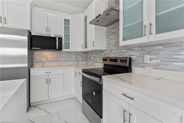 9047 Maywood CIR, Labelle, FL 33935