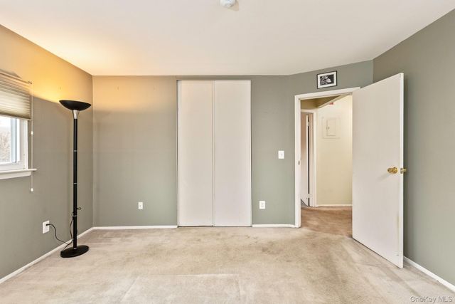 129 Pointe Circle N 129, Coram, NY 11727