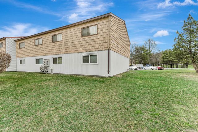 129 Pointe Circle N 129, Coram, NY 11727