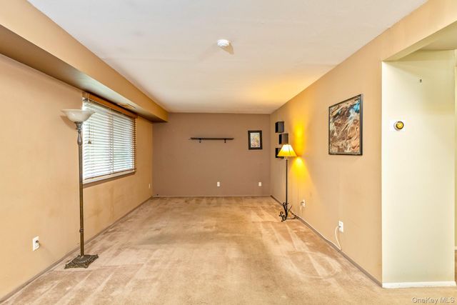 129 Pointe Circle N 129, Coram, NY 11727