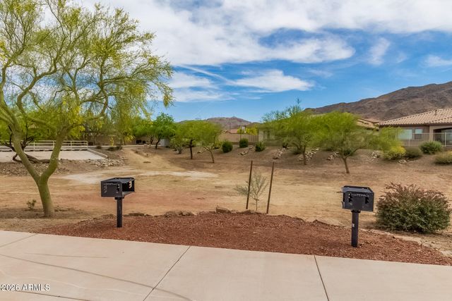 2416 W KACHINA Trail, Phoenix, AZ 85041
