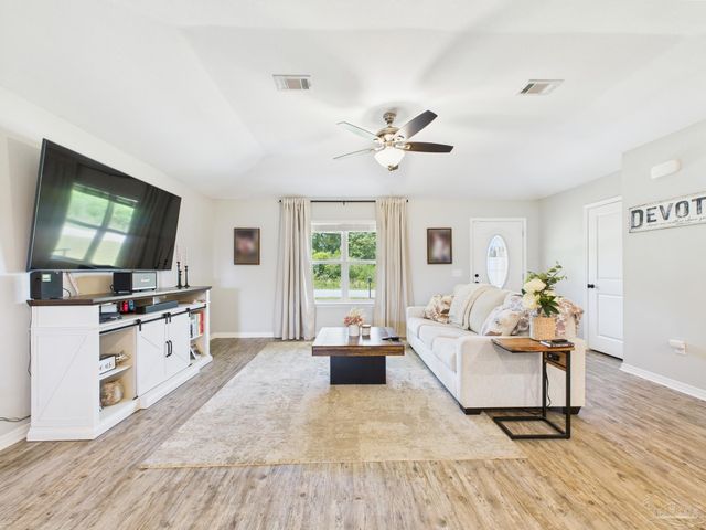 430 Morris Ave, Cantonment, FL 32533