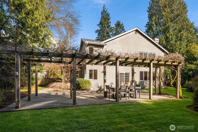 10647 Woodhaven Lane, Bellevue, WA 98004