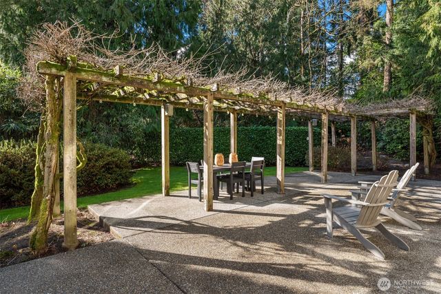 10647 Woodhaven Lane, Bellevue, WA 98004