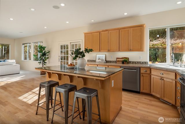 10647 Woodhaven Lane, Bellevue, WA 98004