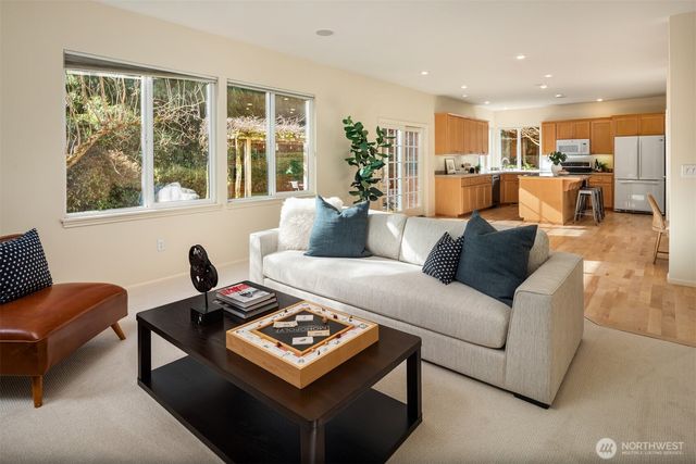 10647 Woodhaven Lane, Bellevue, WA 98004