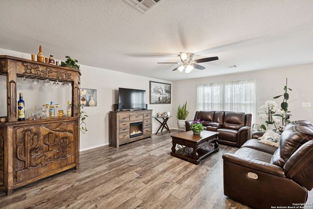 6915 Gino Valley, San Antonio, TX 78242