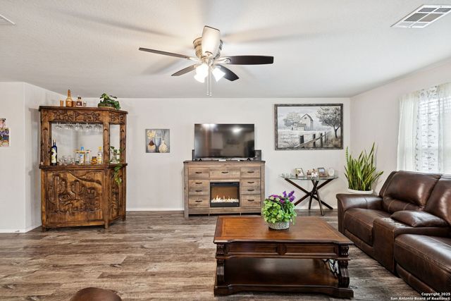 6915 Gino Valley, San Antonio, TX 78242