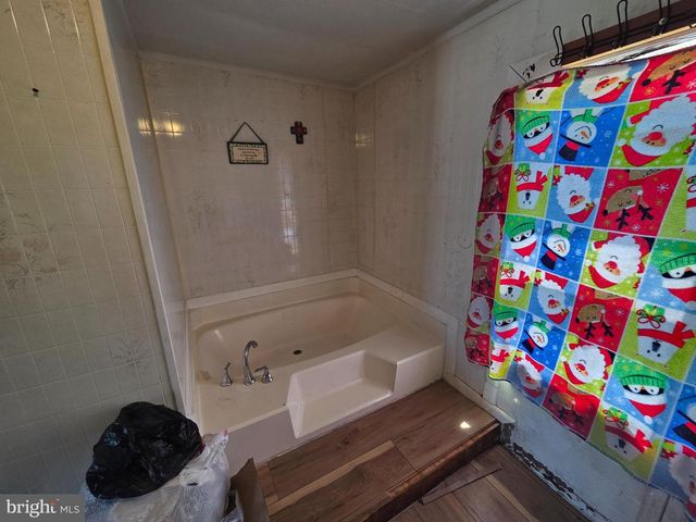 3072 CHANDLER DR, Morrisville, PA 19067