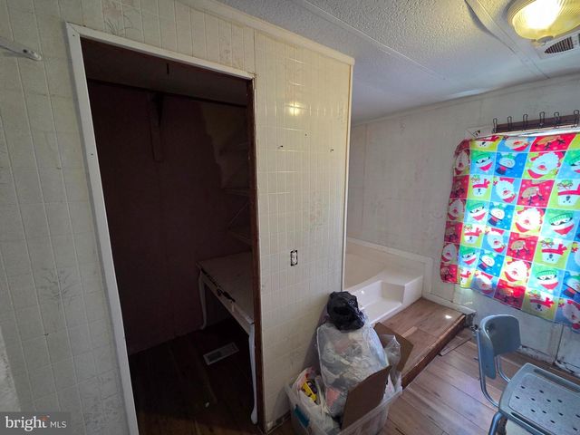 3072 CHANDLER DR, Morrisville, PA 19067