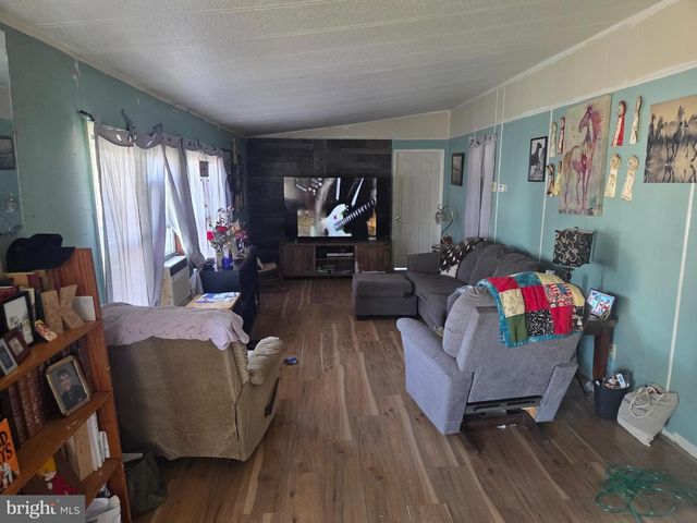 3072 CHANDLER DR, Morrisville, PA 19067