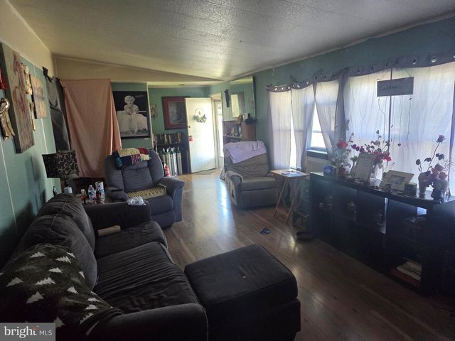 3072 CHANDLER DR, Morrisville, PA 19067
