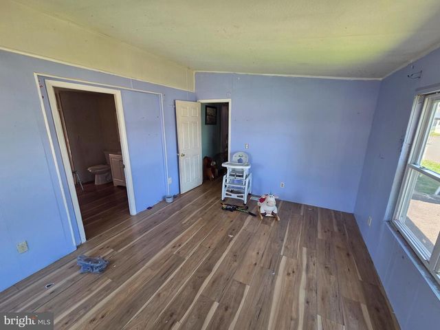 3072 CHANDLER DR, Morrisville, PA 19067