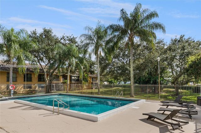 5841 Washington Street 60, Hollywood, FL 33023