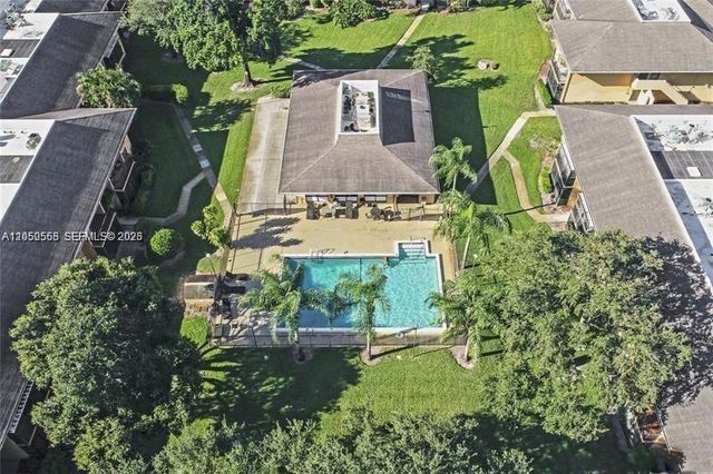 5841 Washington Street 60, Hollywood, FL 33023