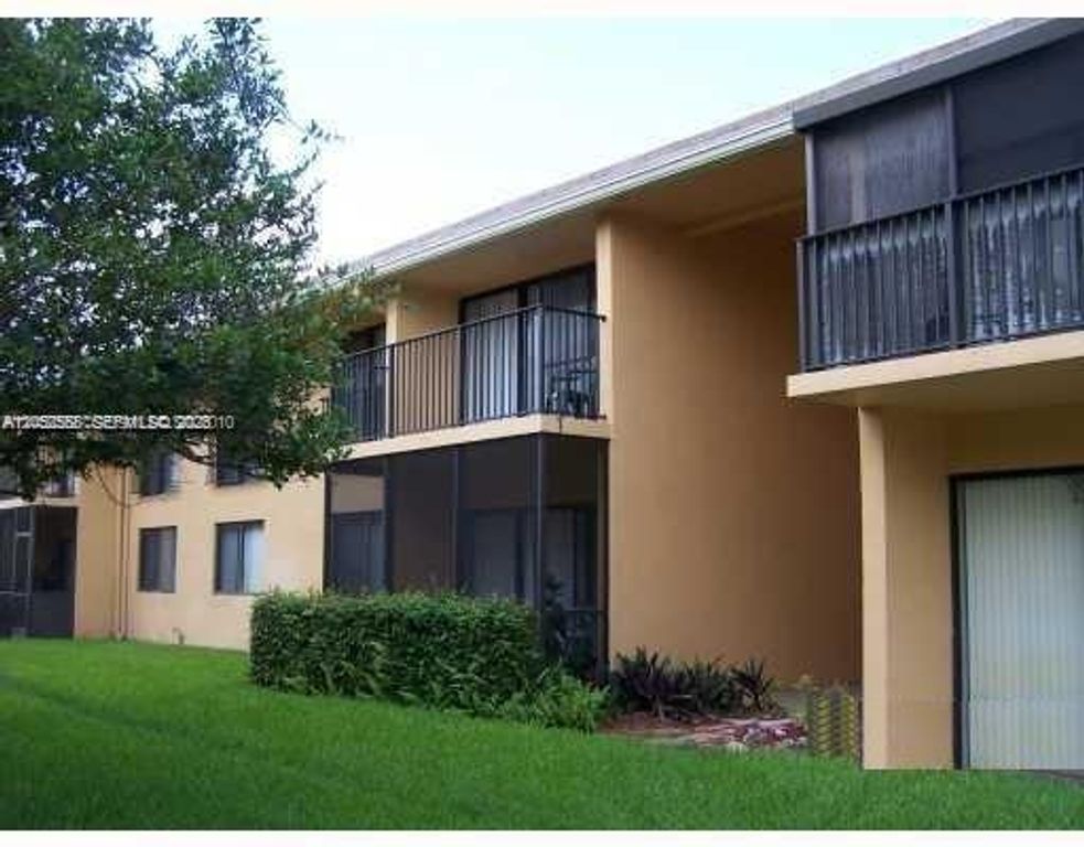 5841 Washington Street 60, Hollywood, FL 33023