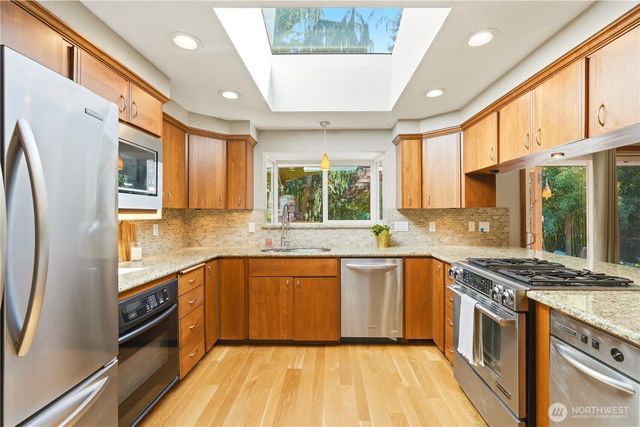19319 76th Avenue W, Lynnwood, WA 98036