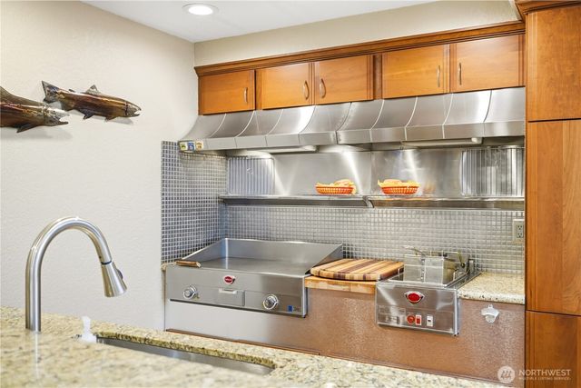 19319 76th Avenue W, Lynnwood, WA 98036