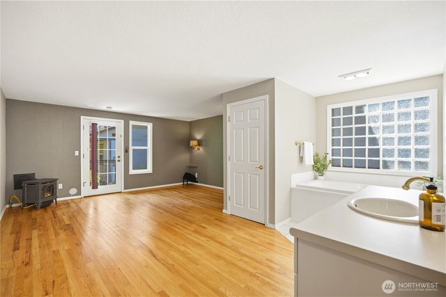 19319 76th Avenue W, Lynnwood, WA 98036