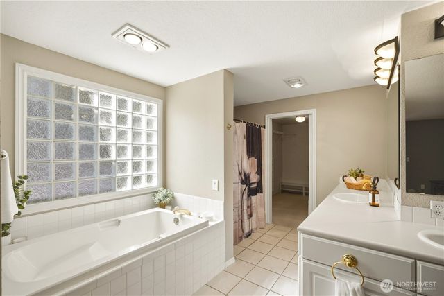 19319 76th Avenue W, Lynnwood, WA 98036
