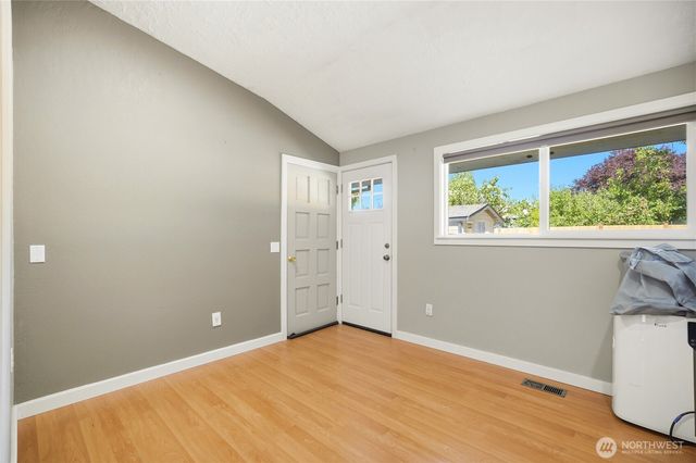 19319 76th Avenue W, Lynnwood, WA 98036
