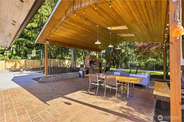 19319 76th Avenue W, Lynnwood, WA 98036