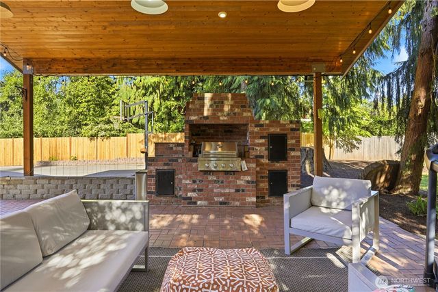 19319 76th Avenue W, Lynnwood, WA 98036