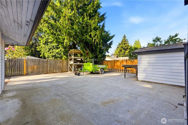19319 76th Avenue W, Lynnwood, WA 98036