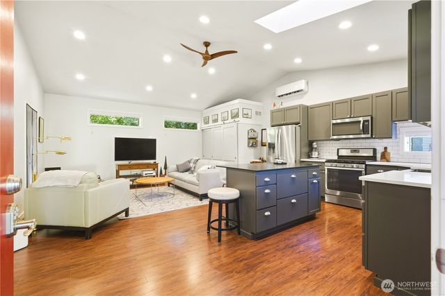 19319 76th Avenue W, Lynnwood, WA 98036