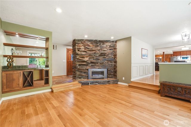 19319 76th Avenue W, Lynnwood, WA 98036