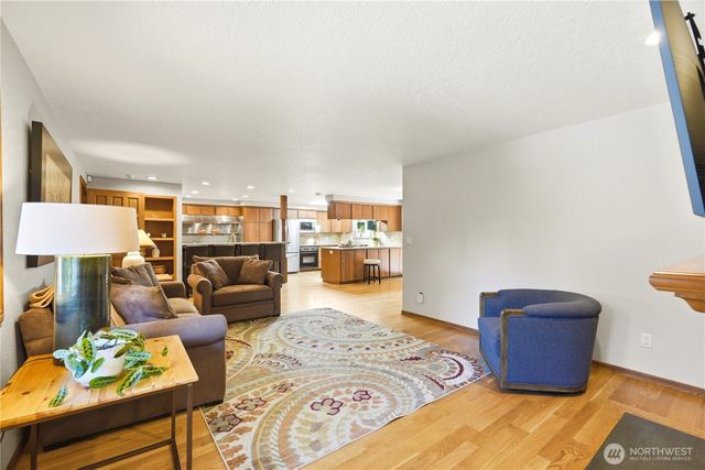 19319 76th Avenue W, Lynnwood, WA 98036