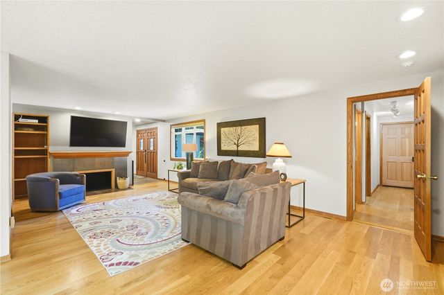 19319 76th Avenue W, Lynnwood, WA 98036