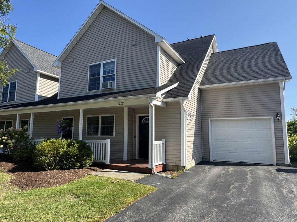 207 Farmall Drive, Hinesburg, VT 05461