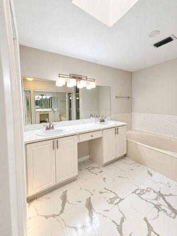 107 HALF MOON Circle D, Jupiter, FL 33458