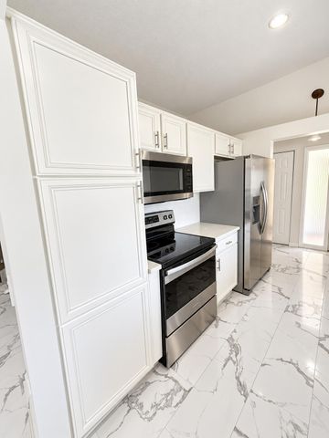 107 HALF MOON Circle D, Jupiter, FL 33458