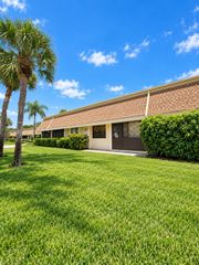 107 HALF MOON Circle D, Jupiter, FL 33458