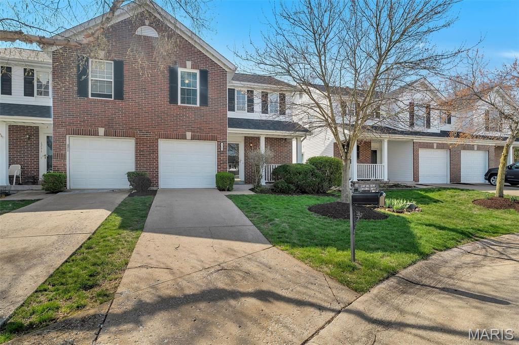 1249 Big Bend Crossing Drive, Manchester, MO 63088