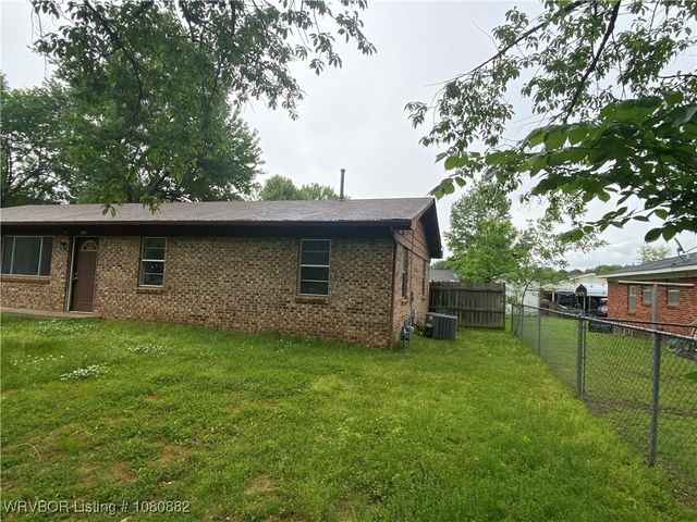 614 N School Street, Charleston, AR 72933